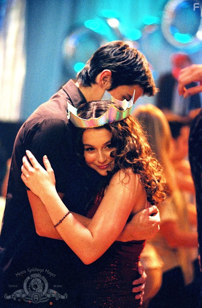 Sean Faris and Alexa PenaVega in Ночная тусовка (2004)