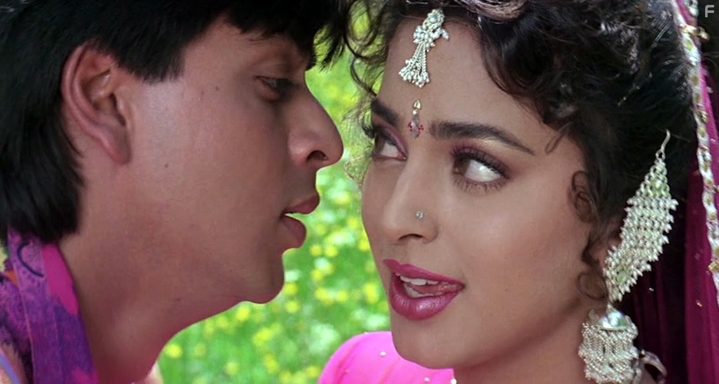 Juhi Chawla and Shah Rukh Khan in Жизнь под страхом (1993)