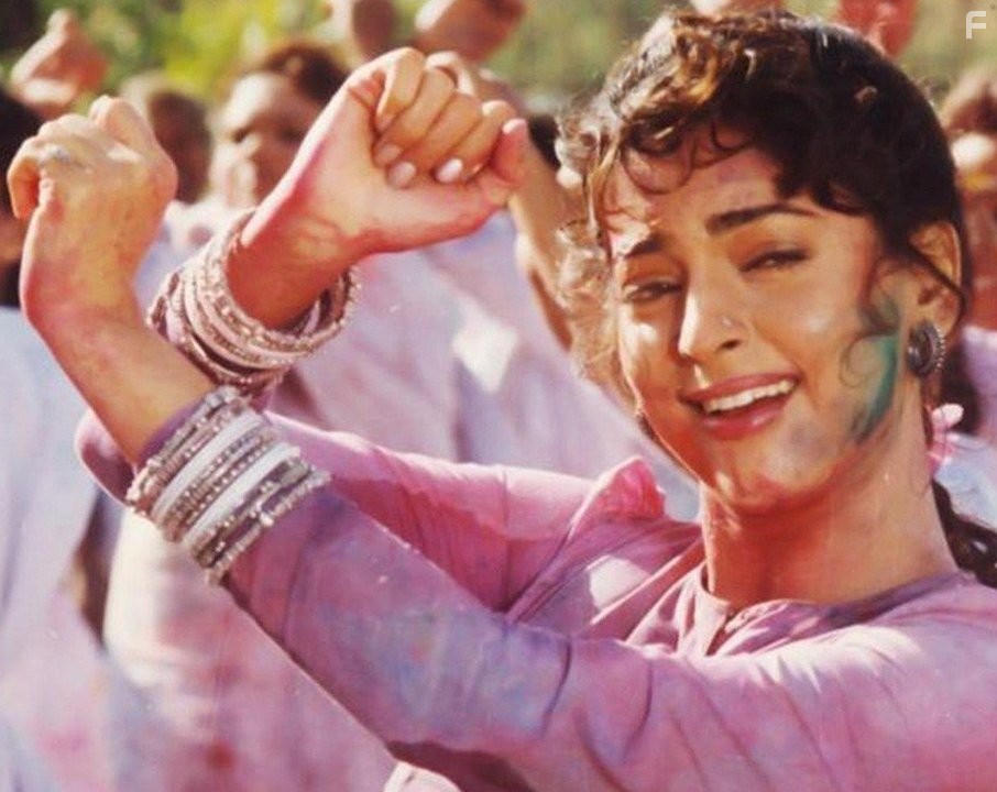 Juhi Chawla in Жизнь под страхом (1993)