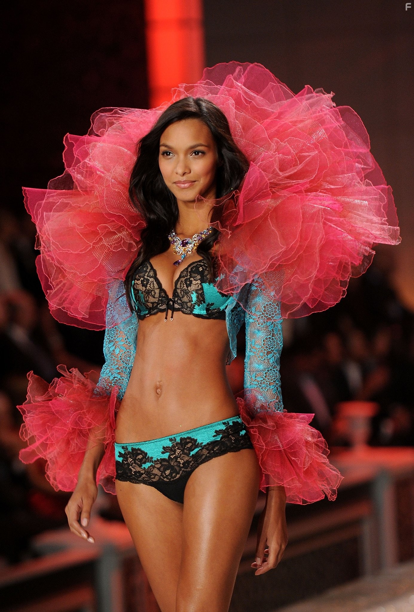 Lais Ribeiro at Показ мод Victoria's Secret 2011 (2011)