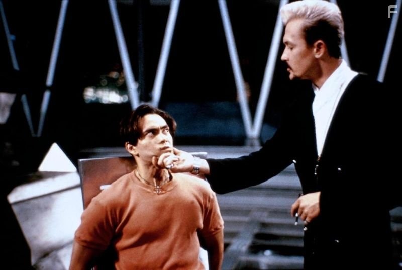 Mark Dacascos and Robert Patrick in Двойной дракон (1994)