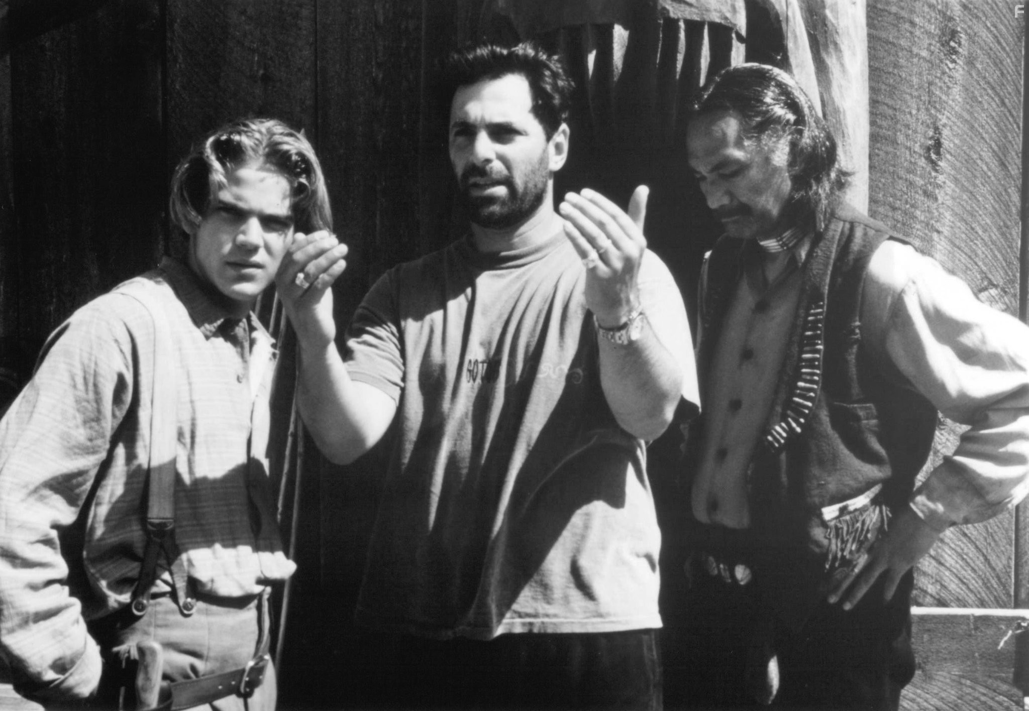 Scott Bairstow and Ken Olin in Белый клык 2: Легенда о белом волке (1994)