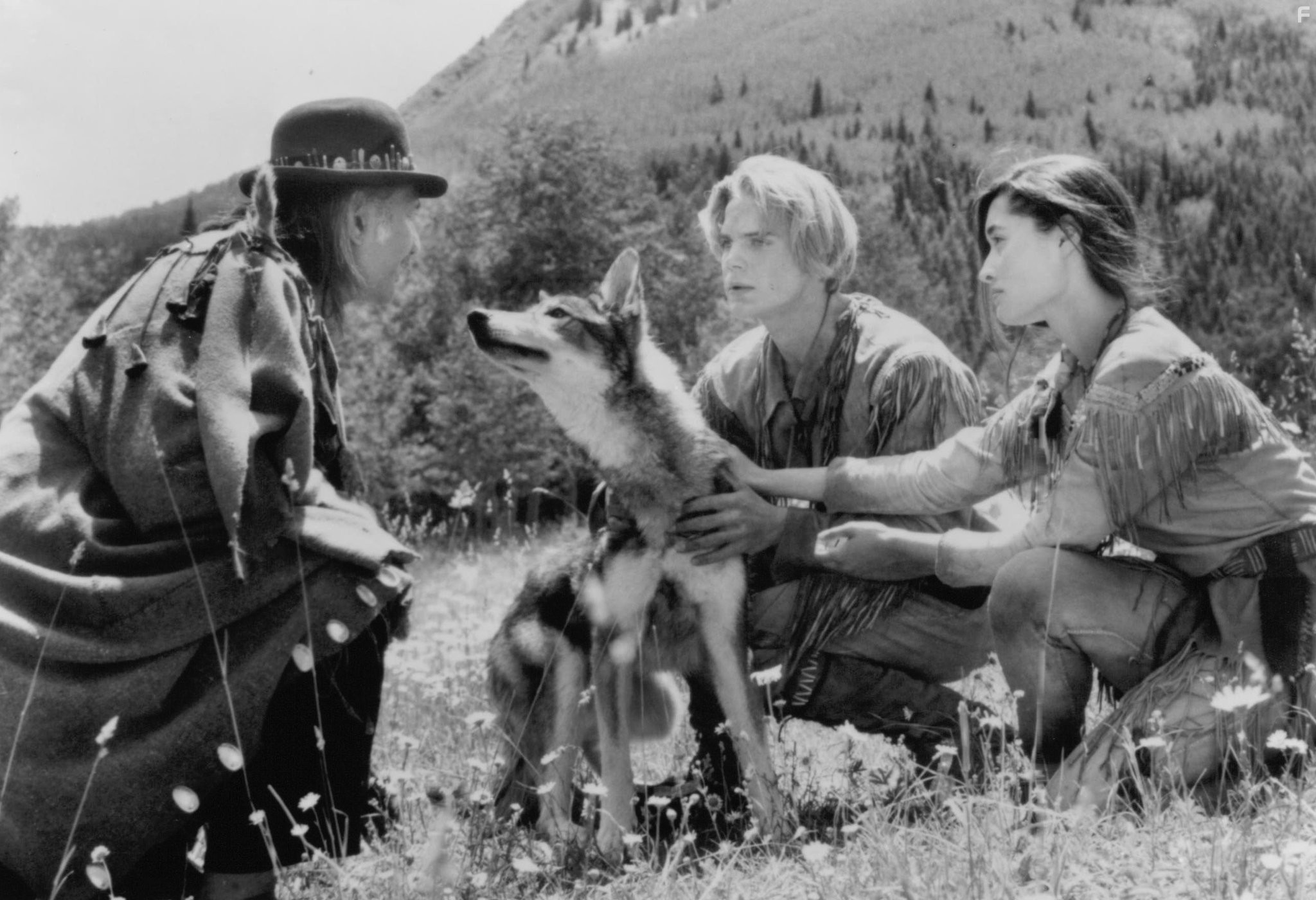 Scott Bairstow and Charmaine Craig in Белый клык 2: Легенда о белом волке (1994)