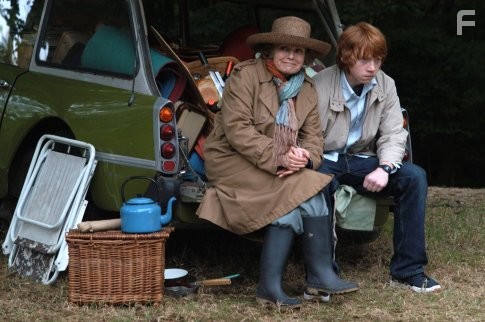 Rupert Grint and Julie Walters in Уроки вождения (2006)