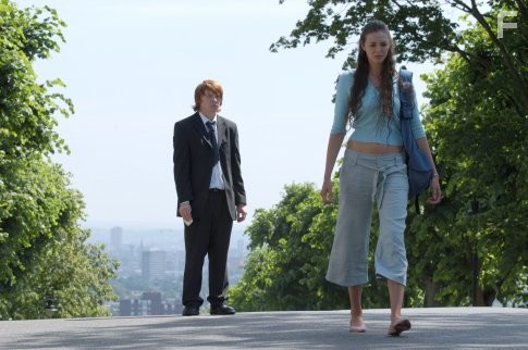 Rupert Grint and Tamsin Egerton in Уроки вождения (2006)