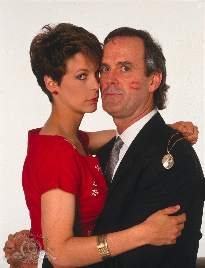 John Cleese and Jamie Lee Curtis in Рыбка по имени Ванда (1988)