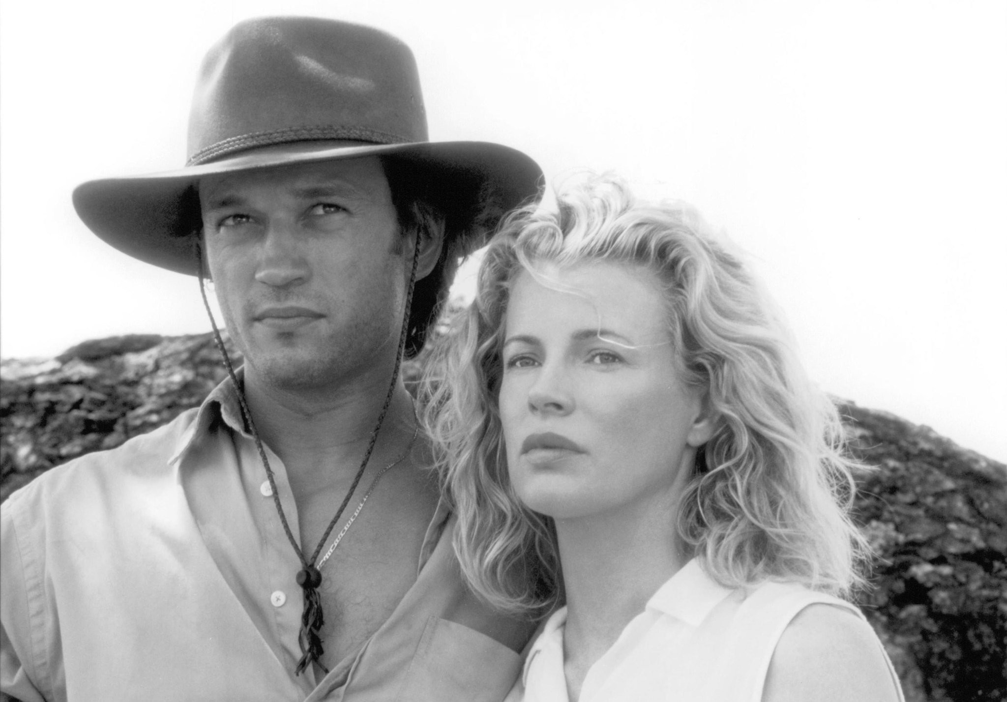 Kim Basinger and Vincent Perez in Я мечтала об Африке (2000)
