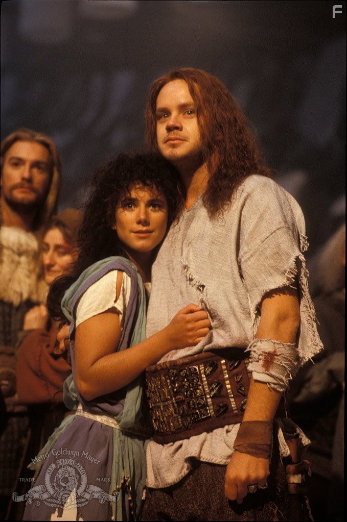 Tim Robbins and Imogen Stubbs in Эрик Викинг (1989)