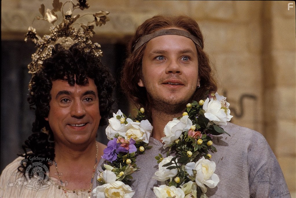 Tim Robbins and Terry Jones in Эрик Викинг (1989)