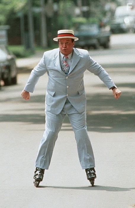 Tom Arnold in Семейка придурков (1996)