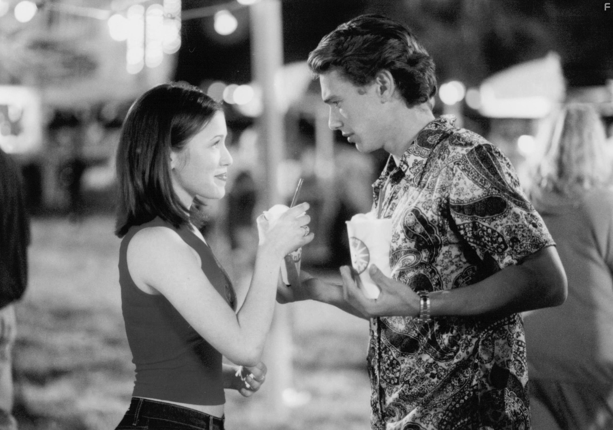 Marla Sokoloff and James Franco in Любой ценой (2000)