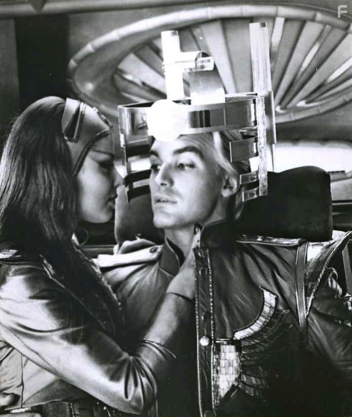 Ornella Muti and Sam J. Jones in Флэш Гордон (1980)