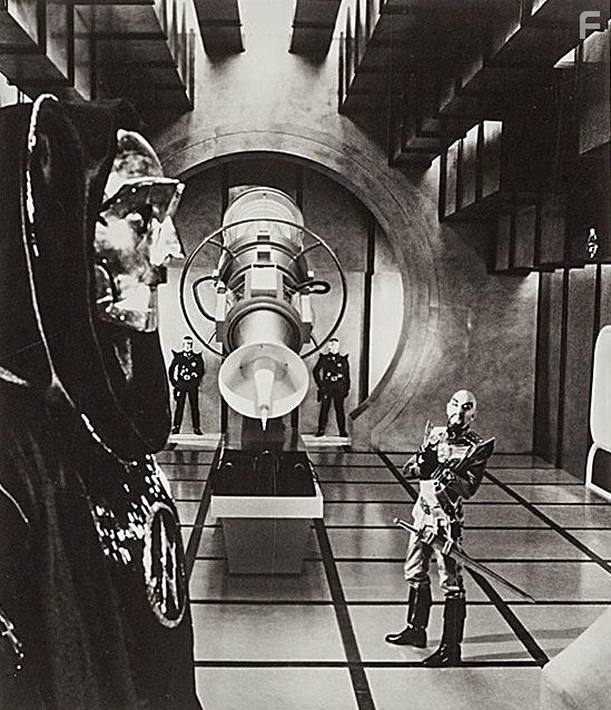 Max von Sydow and Peter Wyngarde in Флэш Гордон (1980)