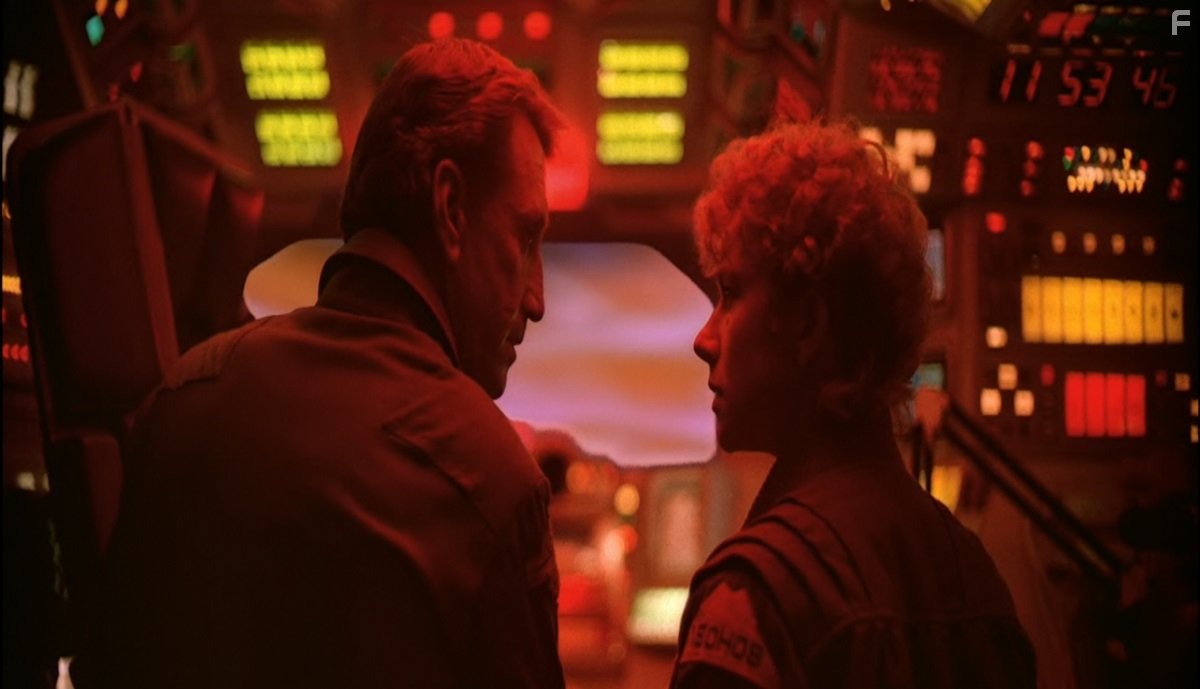 Helen Mirren and Roy Scheider in Космическая одиссея 2010 (1984)