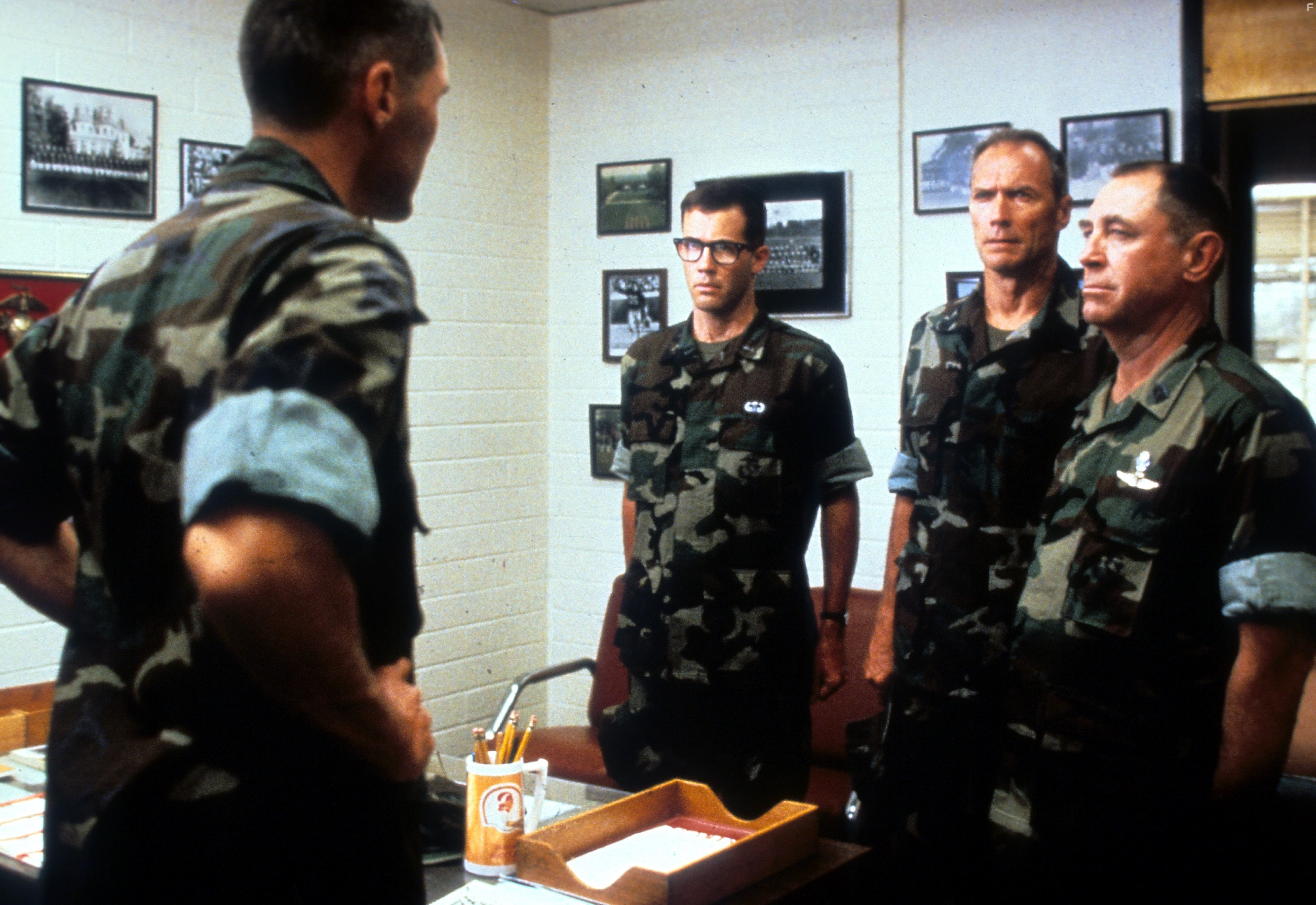 Clint Eastwood, Everett McGill, and Arlen Dean Snyder in Перевал разбитых сердец (1986)