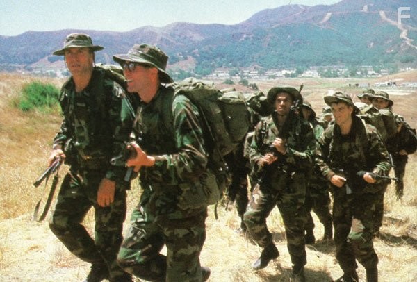 Clint Eastwood and Mario Van Peebles in Перевал разбитых сердец (1986)