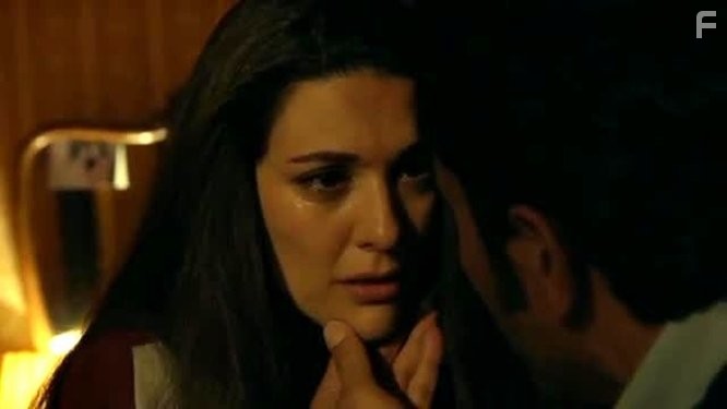 Kenan Imirzalioglu and Berg?zar Korel in Дядя Кара (2012)