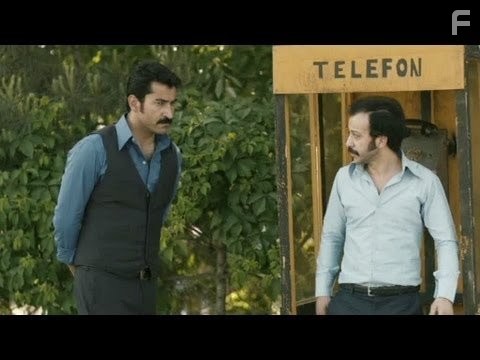 Kenan Imirzalioglu and Riza Kocaoglu in Дядя Кара (2012)