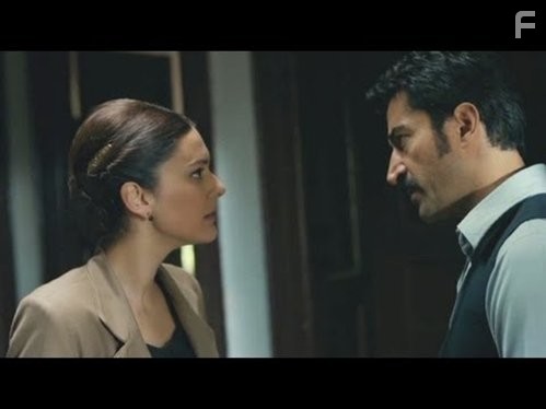 Kenan Imirzalioglu and Berg?zar Korel in Дядя Кара (2012)