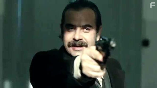 Yurdaer Okur in Дядя Кара (2012)