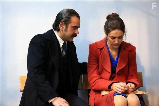 Berg?zar Korel and Yurdaer Okur in Дядя Кара (2012)