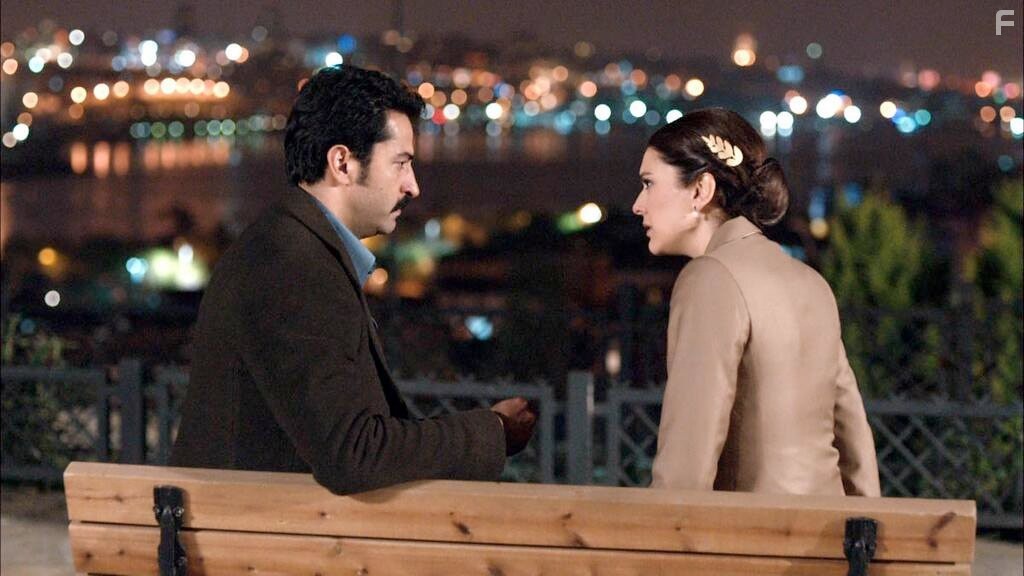 Kenan Imirzalioglu and Berg?zar Korel in Дядя Кара (2012)