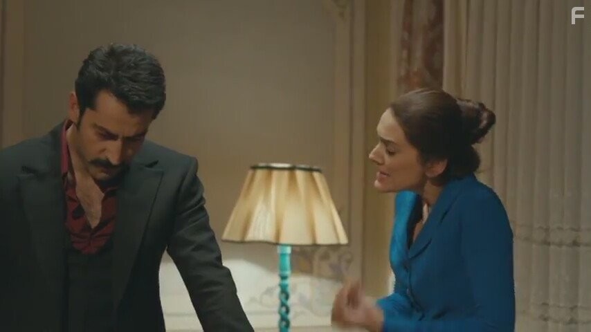 Kenan Imirzalioglu and Berg?zar Korel in Дядя Кара (2012)