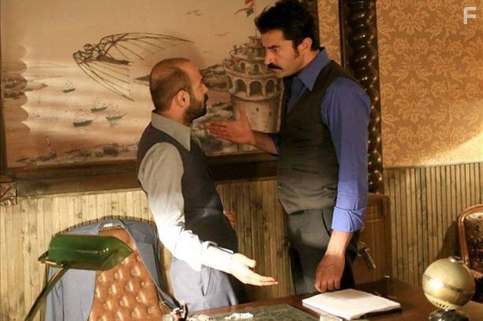 Kenan Imirzalioglu and Erkan Avci in Дядя Кара (2012)