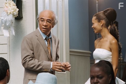 Eddie Murphy and Thandie Newton in Уловки Норбита (2007)