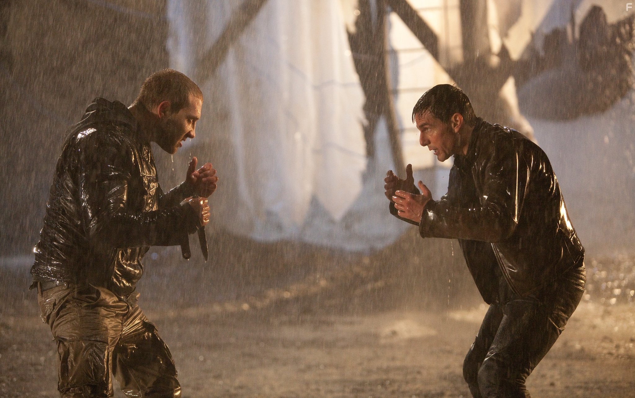 Tom Cruise and Jai Courtney in Джек Ричер (2012)