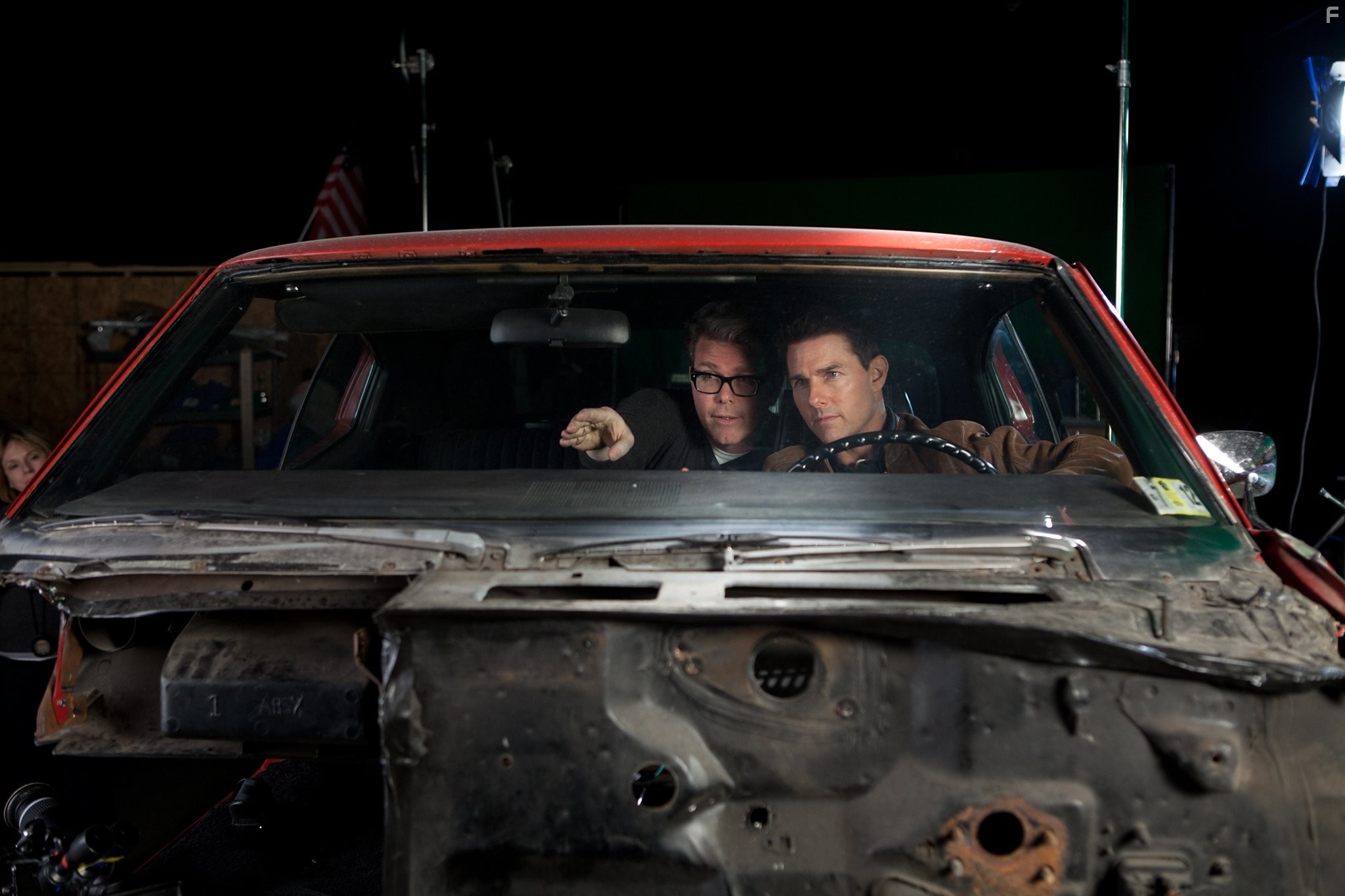 Tom Cruise and Christopher McQuarrie in Джек Ричер (2012)