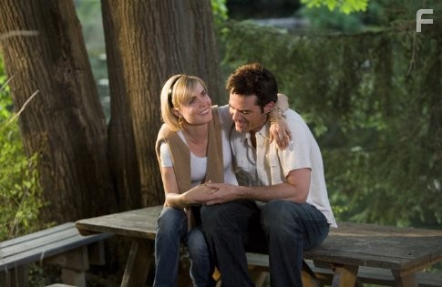 Greg Kinnear and Radha Mitchell in Праздник любви (2007)