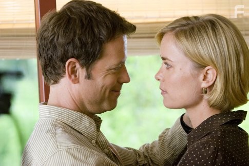 Greg Kinnear and Radha Mitchell in Праздник любви (2007)