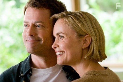 Greg Kinnear and Radha Mitchell in Праздник любви (2007)