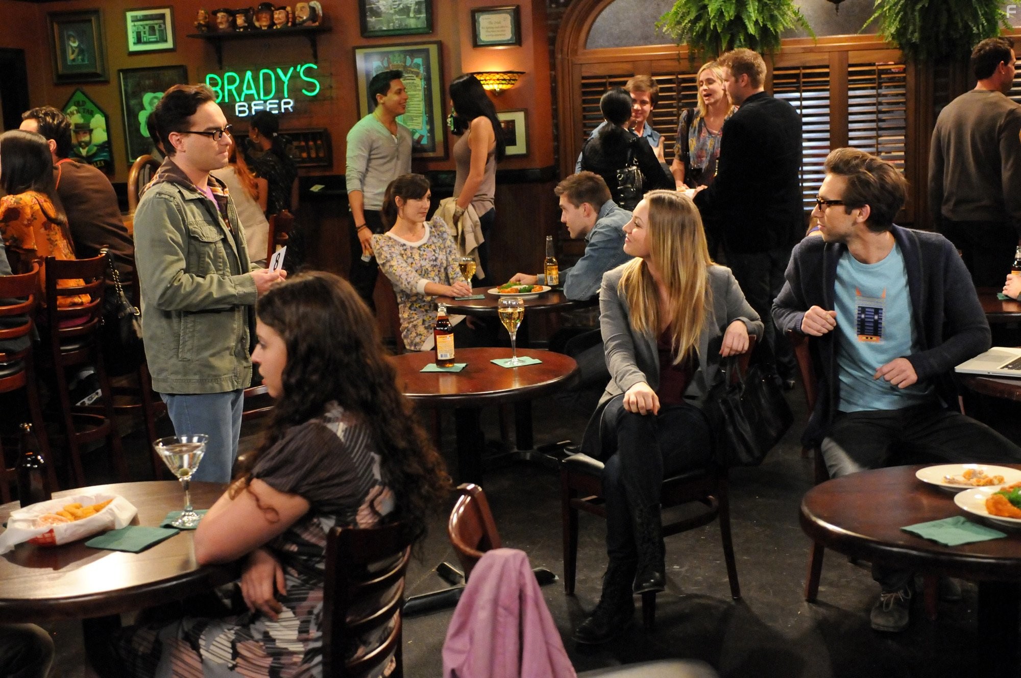 Kaley Cuoco, Johnny Galecki, and Blake Berris in Теория большого взрыва (2007)