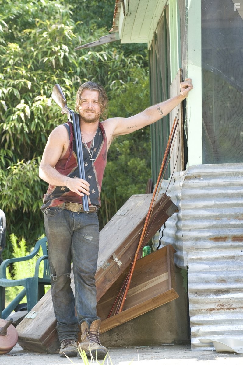 Clayne Crawford in Бэйтаун вне закона (2012)