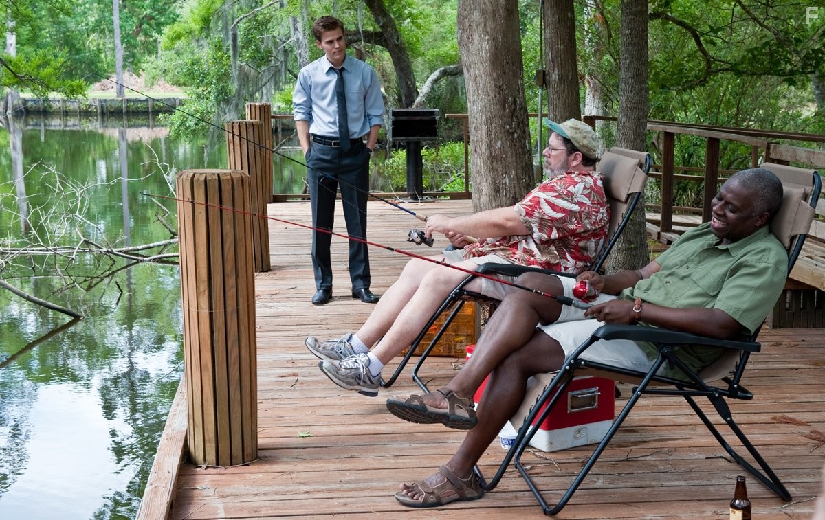 Andre Braugher and Paul Wesley in Бэйтаун вне закона (2012)