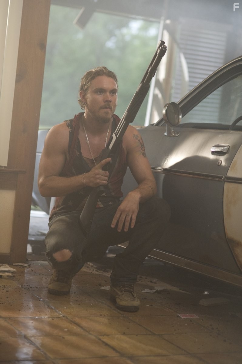 Clayne Crawford in Бэйтаун вне закона (2012)