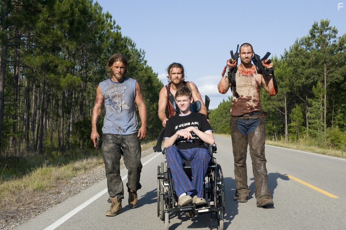 Clayne Crawford, Thomas Brodie-Sangster, Daniel Cudmore, and Travis Fimmel in Бэйтаун вне закона (2012)