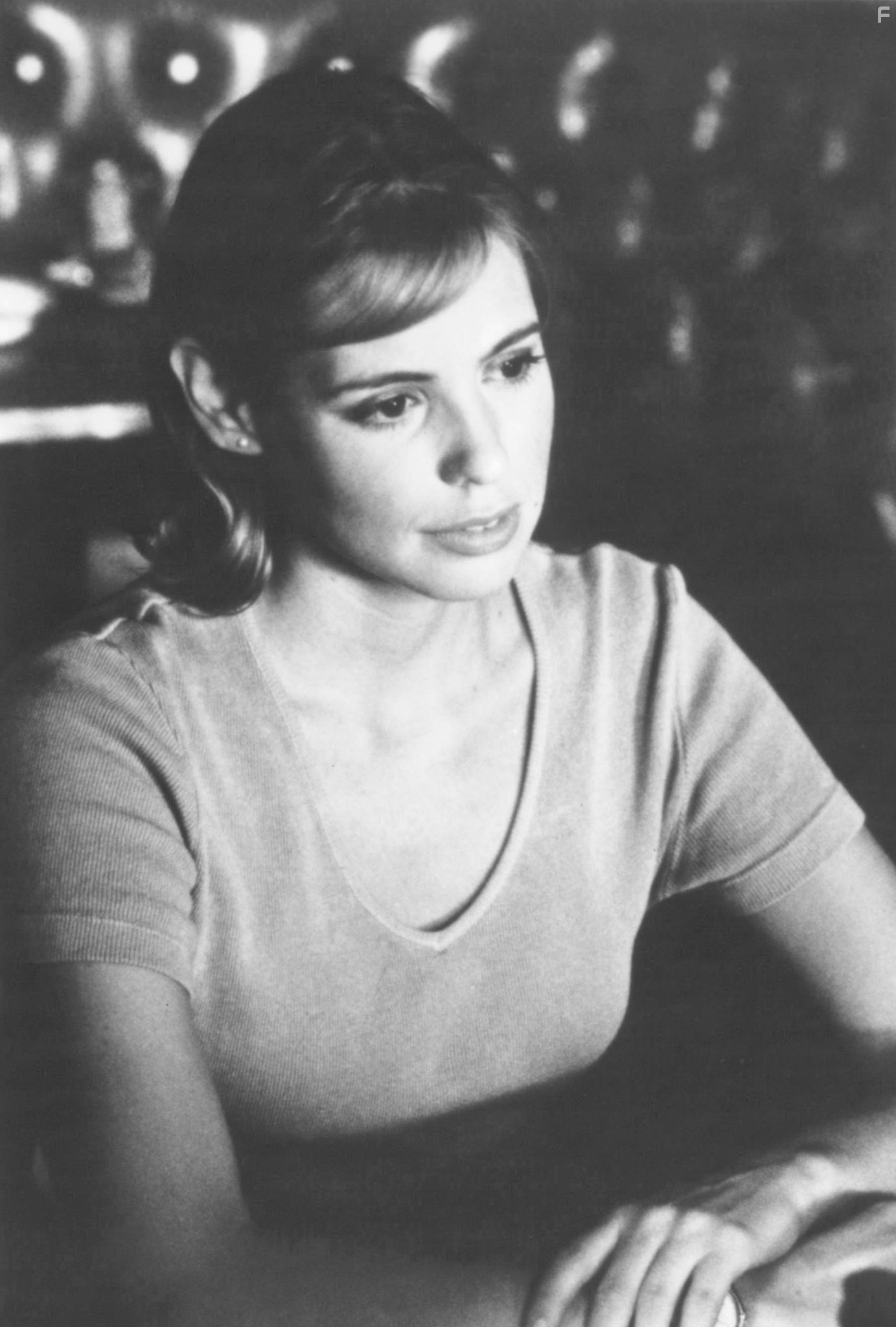 Olivia d'Abo in Забыть и вспомнить (1995)