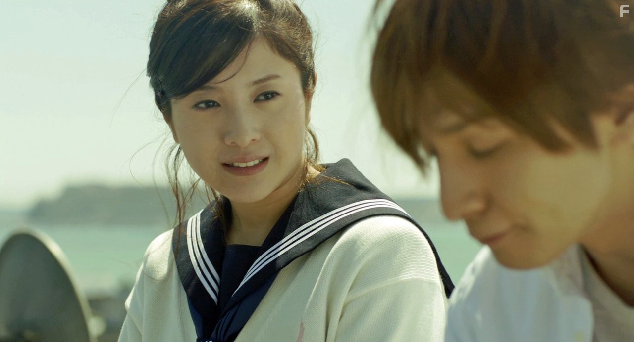 T?ma Ikuta and Yuriko Yoshitaka in Bokura ga ita: Zenpen (2012)