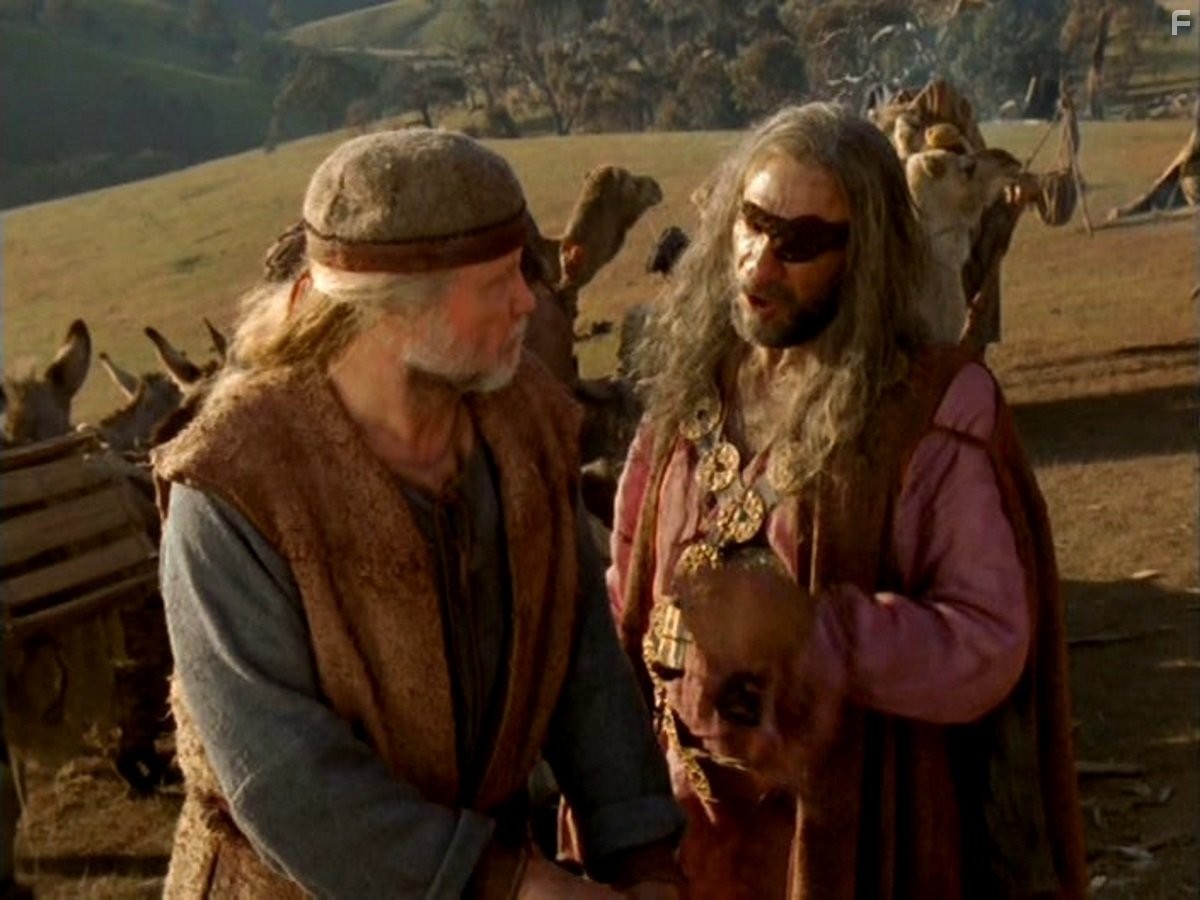 Jon Voight and F. Murray Abraham in Ноев ковчег (1999)