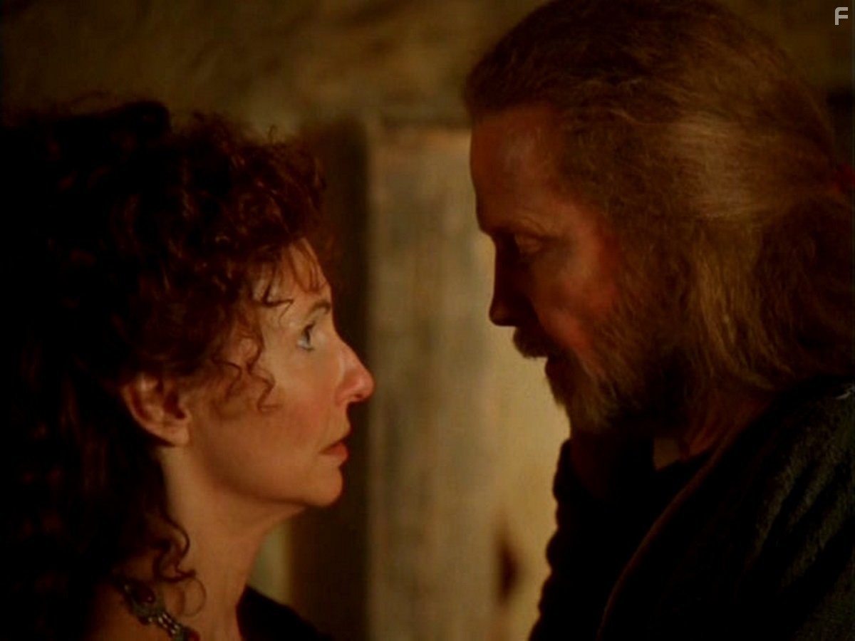 Jon Voight and Mary Steenburgen in Ноев ковчег (1999)