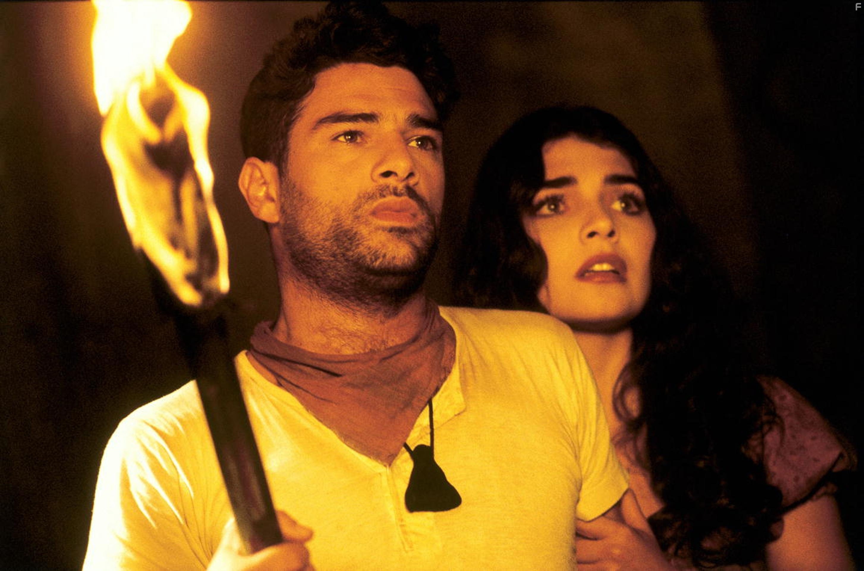 Ara Celi and Marco Leonardi in От заката до рассвета 3: Дочь палача (1999)