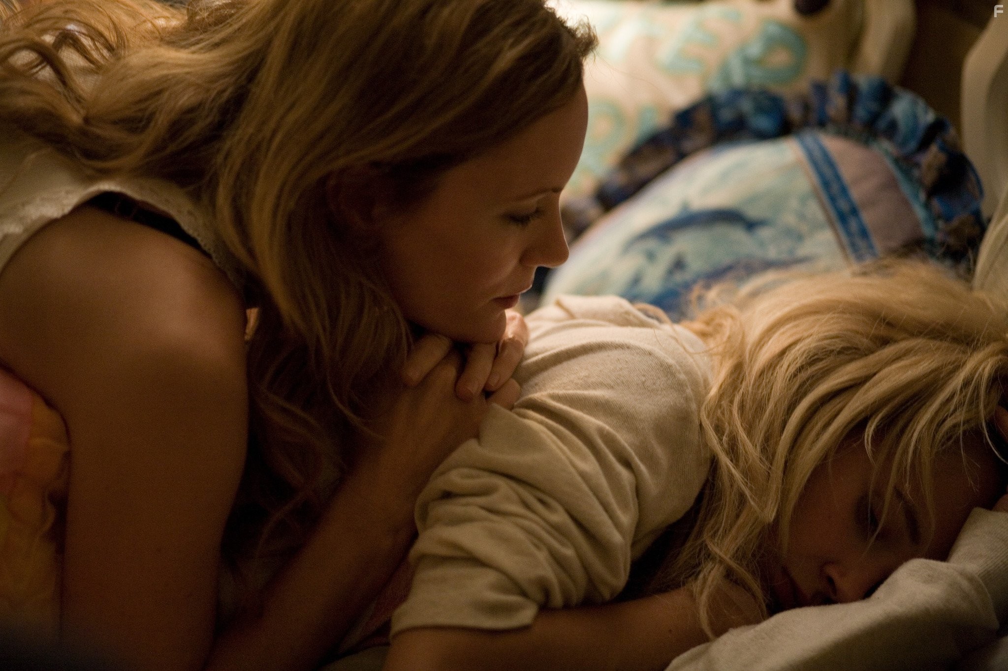 Leslie Mann and Juno Temple in Спокойной ночи, Луна (2011)