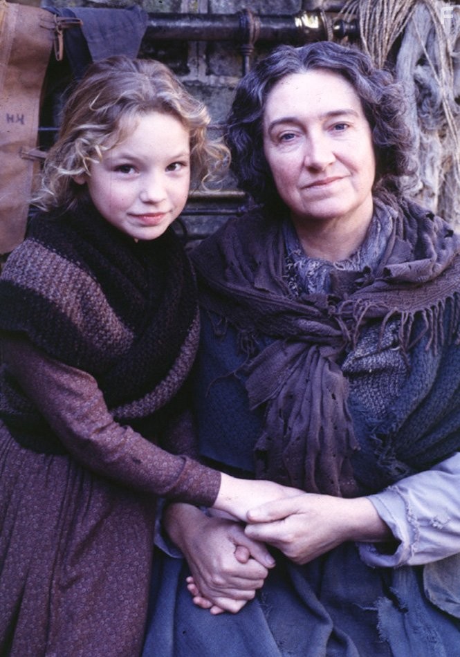 Val McLane and Perdita Weeks in Rag Nymph (1997)
