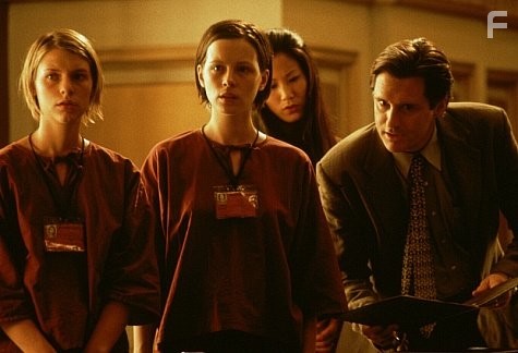 Claire Danes, Kate Beckinsale, Bill Pullman, and Jacqueline Kim in Разрушенный дворец (1999)