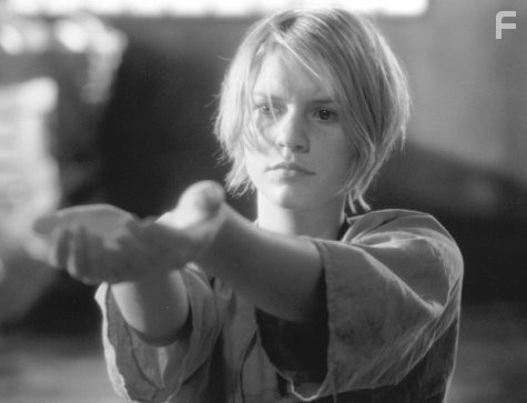 Claire Danes in Разрушенный дворец (1999)