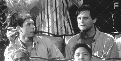 Bill Pullman and Lou Diamond Phillips in Разрушенный дворец (1999)