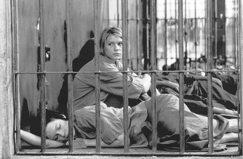 Claire Danes and Kate Beckinsale in Разрушенный дворец (1999)